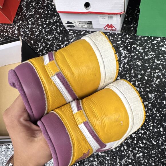 Jordan Air Jordan 1 Retro High OG 555088-706 Men\'s Sneakers Gold Bordeaux main image 5